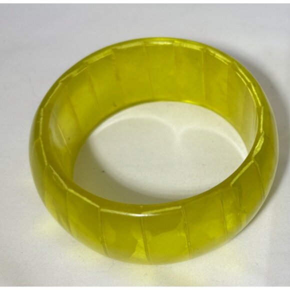 Yellow Lucite Chunky Bangle Bracelet With UV Reactive Glow in the Dark - Picture 3 of 4
